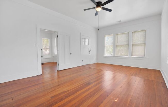 Downtown Rental walking distance to coffee shop, gym and brewery.