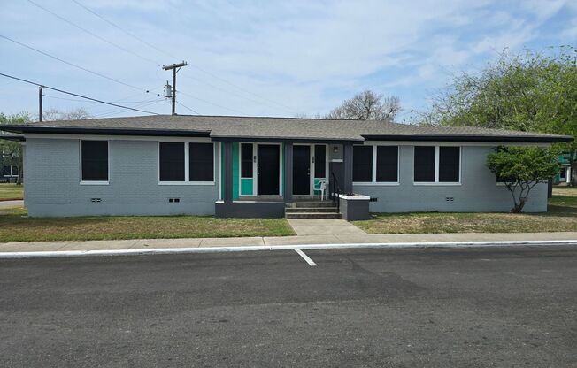 2 beds, 1 bath, 850 sqft, $975