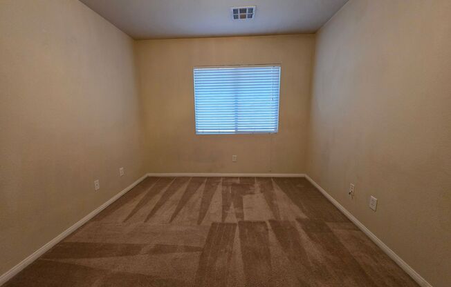 4 beds, 3 baths, $2,600