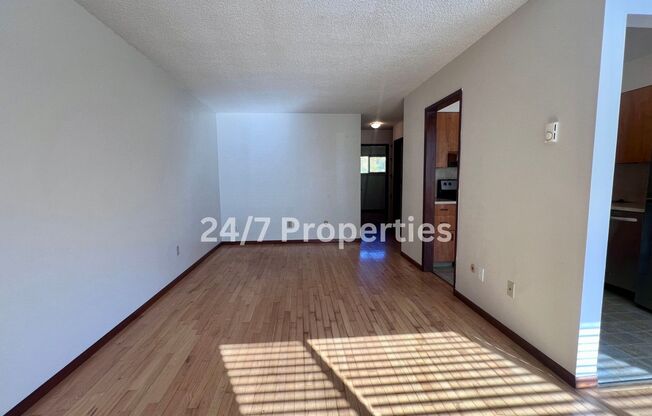 2 beds, 1 bath, $1,370, Unit 04