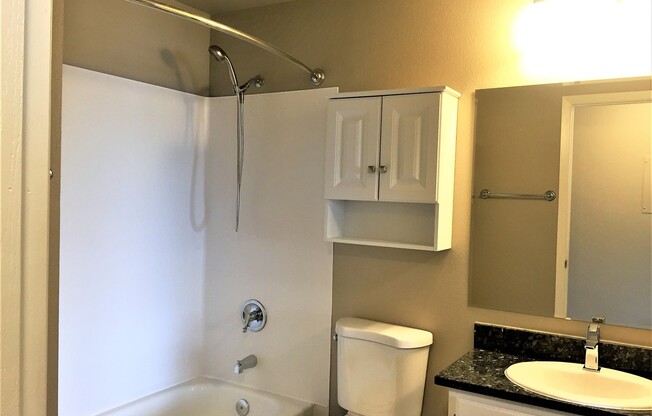 2 beds, 1.5 baths, 900 sqft, $2,325, Unit 25