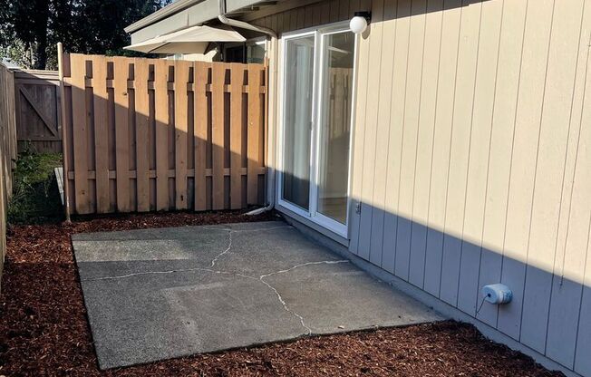 2 beds, 1 bath, 845 sqft, $1,595, Unit 26