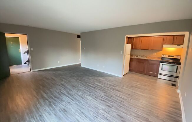 2 beds, 1 bath, 683 sqft, $750, Unit Unit B2