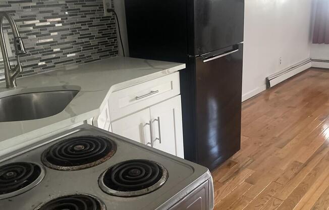 259 W 121 ST