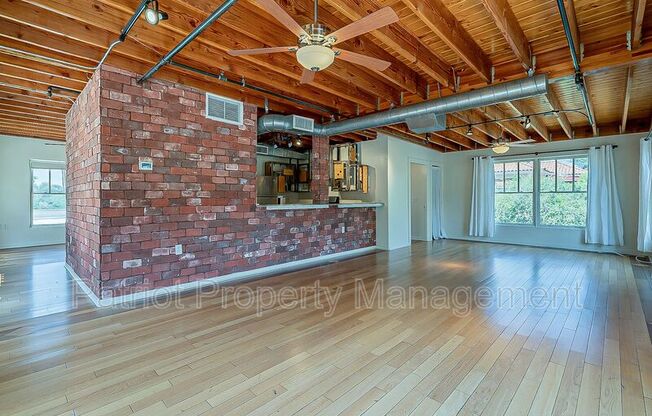 304 W Roosevelt  Unit 201