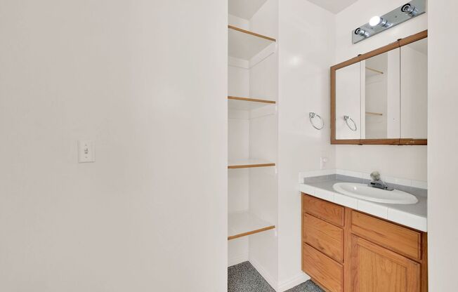 2 beds, 1.5 baths, 1,200 sqft, $1,450, Unit I-1