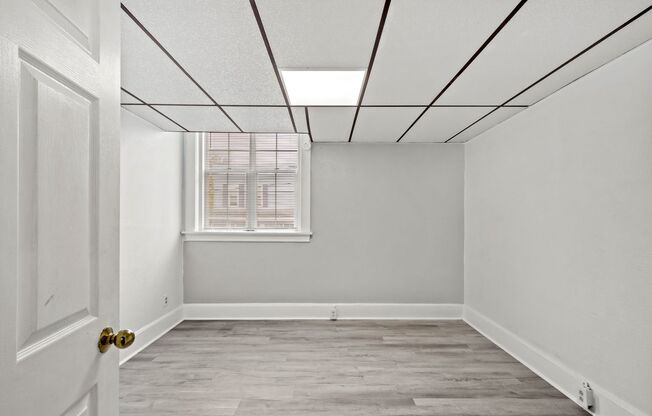 1 bed, 1 bath, 800 sqft, $699, Unit 109 W Lincoln Ave #14
