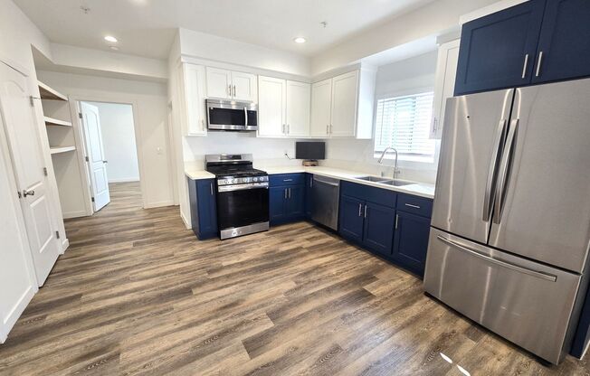 3552 - 3556 1/2 E 7th St