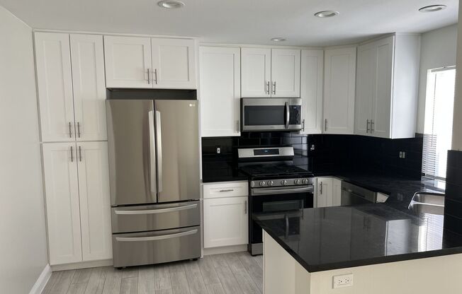 Spacious-Bright 3 Bedroom 2.5 Two story Bathroom Condo