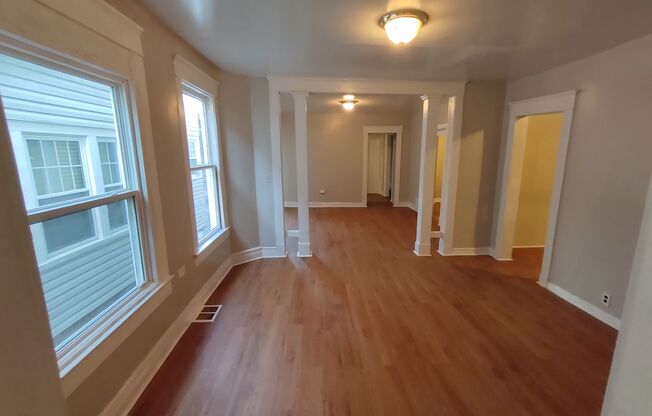 3 beds, 1 bath, $1,300, Unit 2