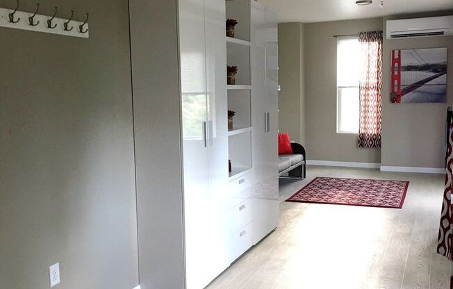 Studio, 1 bath, 546 sqft, $1,700, Unit 402