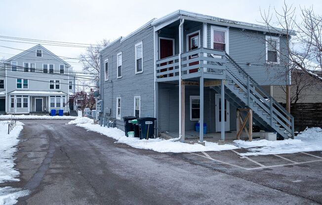One-Bedroom Downtown Burlington Apartments Near UVM & Champlain College (116 Maple St)