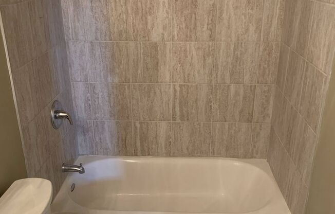 1 bed, 1 bath, 1,044 sqft, $1,250, Unit 909