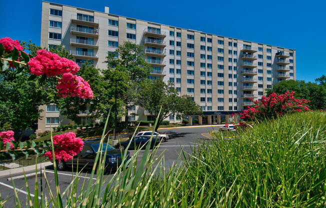 A building with a parking lot in front of it.