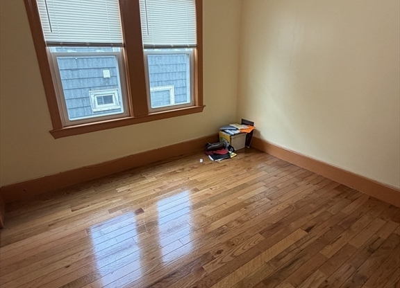 4 beds, 1 bath, 1,500 sqft, $2,800, Unit 2