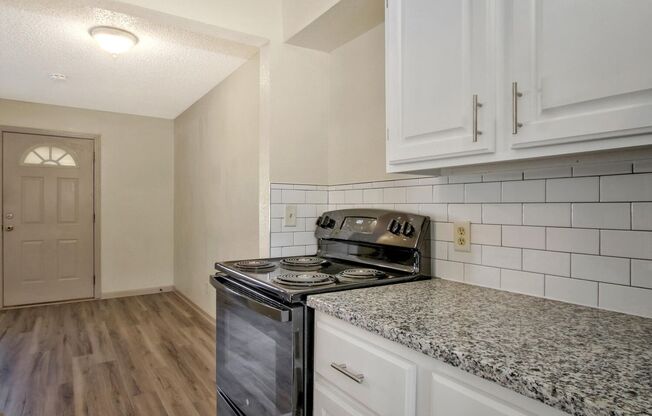 2 beds, 1 bath, 600 sqft, $815, Unit 3844 N. Oliver St.