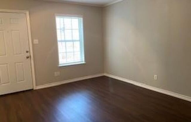 2 beds, 1 bath, 720 sqft, $1,050, Unit Unit 6