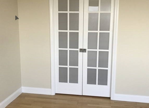 1 bed, 1 bath, 590 sqft, $3,400, Unit 19M