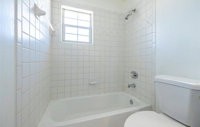 2 beds, 1 bath, 950 sqft, $1,295, Unit 10