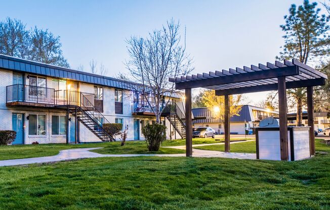 2 beds, 1 bath, 750 sqft, $1,295, Unit H9