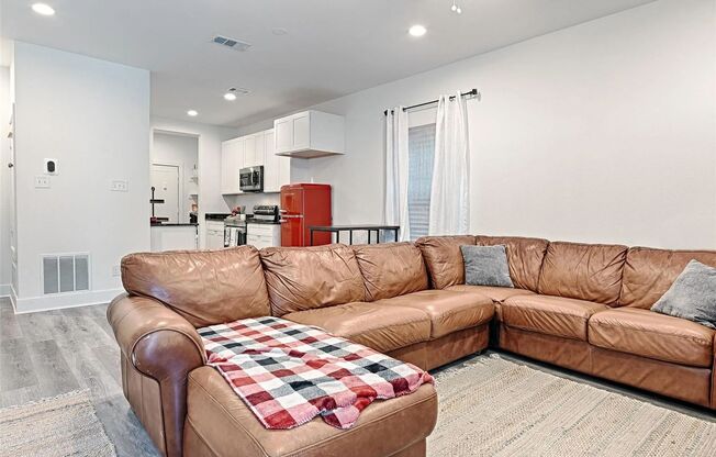 Modern 3BR/2BA Home with Washer/Dryer and Refrigerator Included
