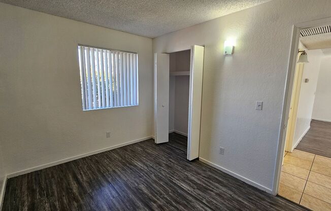 2 beds, 1 bath, $995, Unit Bev1622-22