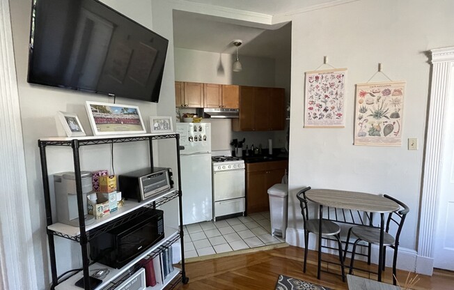 Studio, 1 bath, $2,400, Unit 21