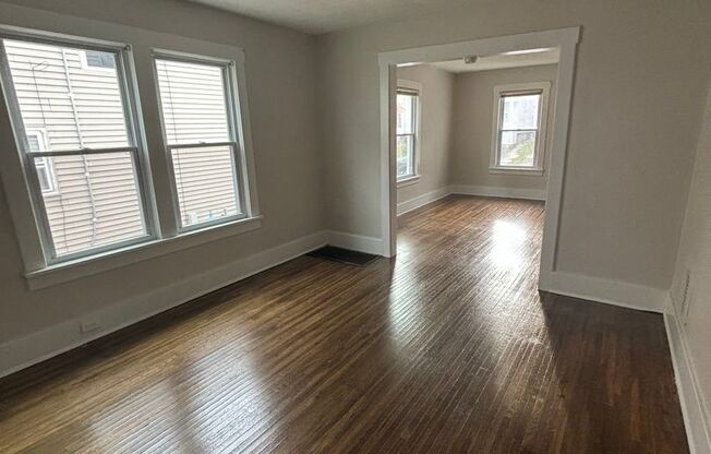 3 beds, 1 bath, $1,700, Unit 316 Tennyson Ave.