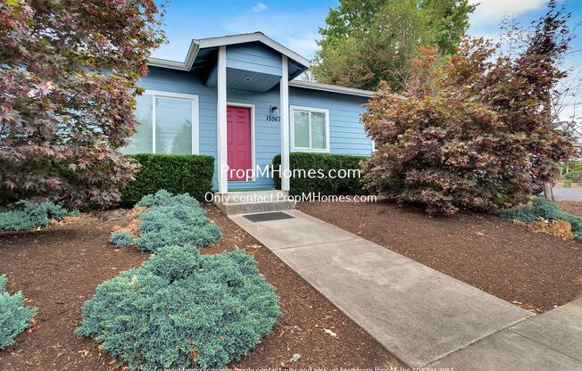 Spacious Three Bedroom Duplex in NE! Fenced Yard!