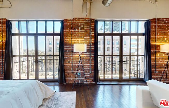 1 bed, 1 bath, 1,000 sqft, $5,000, Unit 905