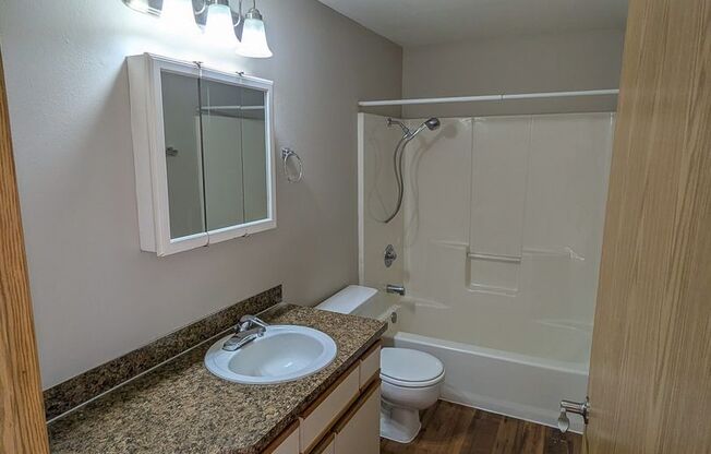 2 beds, 2 baths, 950 sqft, $1,350, Unit 23