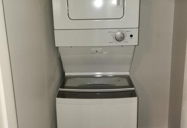 1 bed, 1 bath, $975, Unit 18