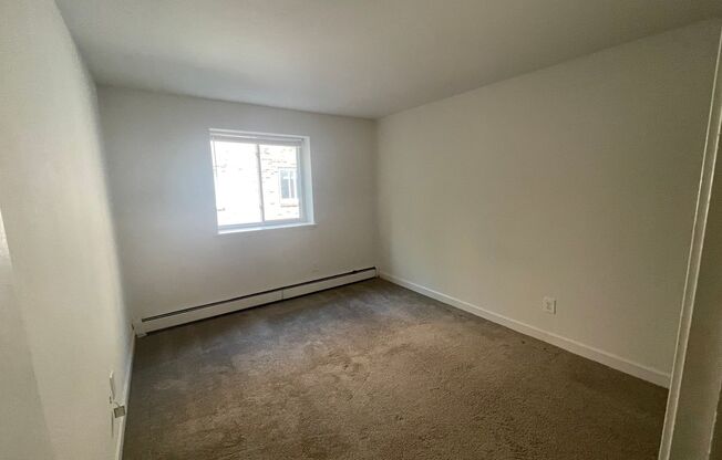 2 beds, 1 bath, $1,425, Unit 107