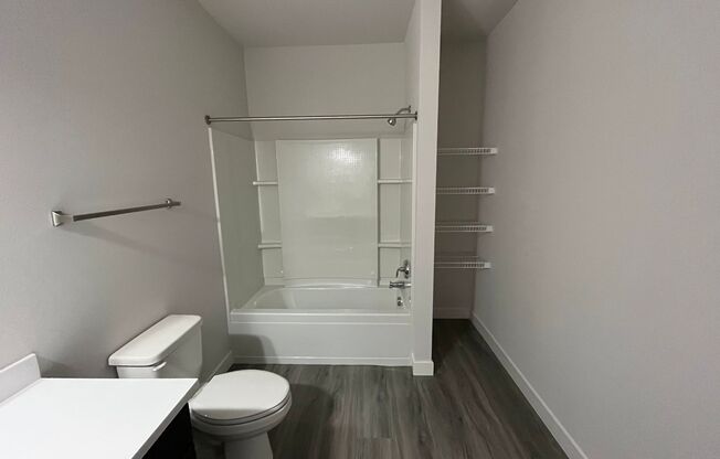 1 bed, 1 bath, 802 sqft, $1,495, Unit Lime 124