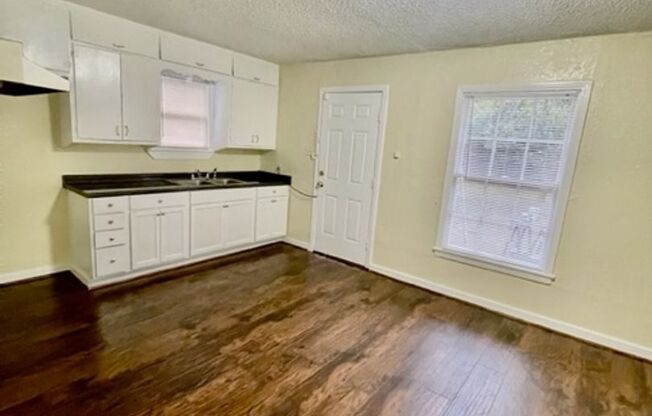 2 beds, 1 bath, $1,000