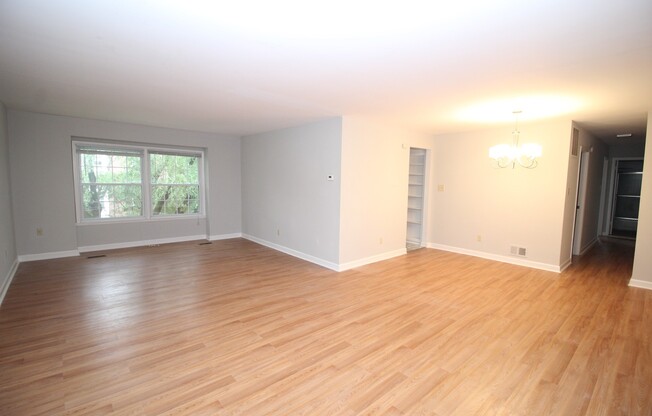 2025/2026 Loyola off-campus 2bd/1.5ba Condo Near Loyola & NDM! Available 6/9/2025