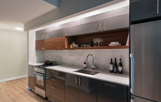 1 bed, 2 baths, $4,200, Unit 4L