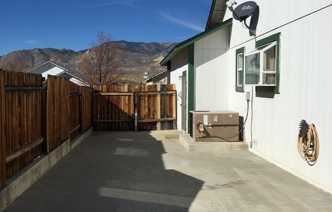 3 beds, 2 baths, $2,300