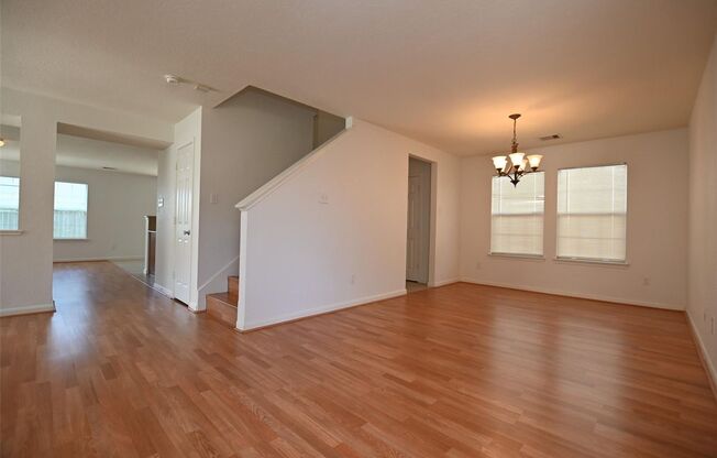 Beautiful 3-Bedroom Home with Spacious Layout & Prime Location!