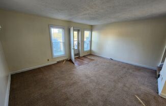 3 beds, 1 bath, $1,395, Unit 5225