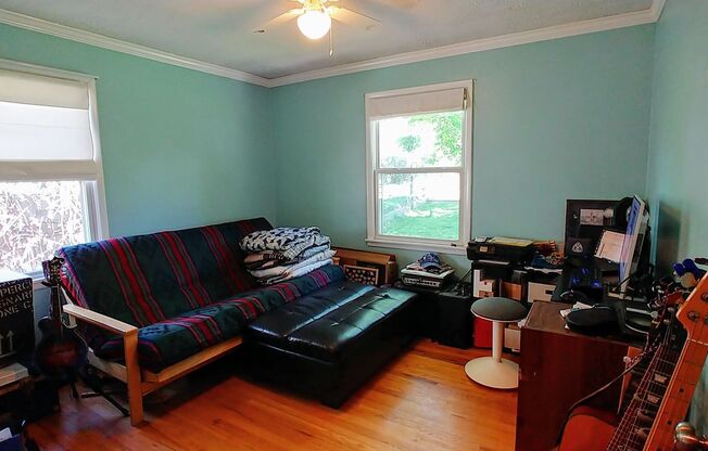 3 beds, 1 bath, $2,600