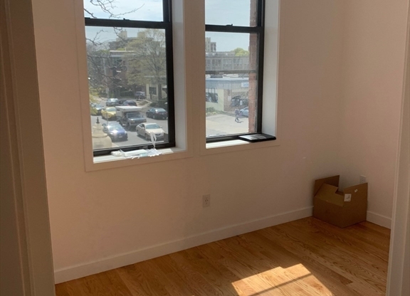 2 beds, 1 bath, $2,250, Unit 601