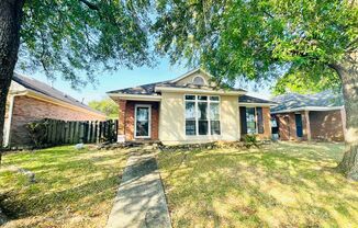 ** 3 Bed 2 Bath patio home located off Woodmere** Call 334-366-9198 to schedule a self tour