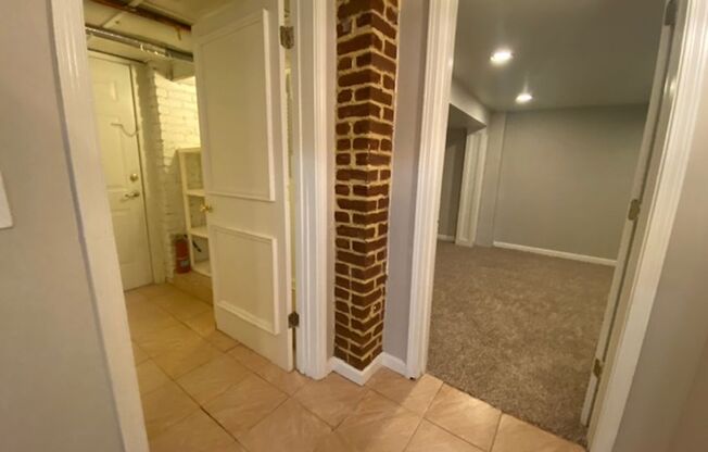 2 beds, 2 baths, 1,000 sqft, $1,650, Unit 29