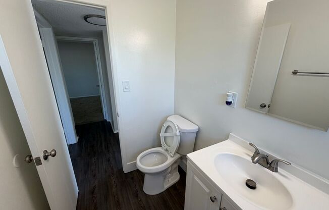 Spacious 1 Bedroom/1 Bathroom Apartment - $500 Off Move In + Reimbursed Application Fee