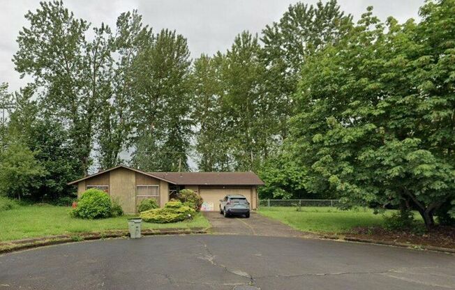 Spacious 3/Bedroom-1/Bathroom Home In NE Eugene