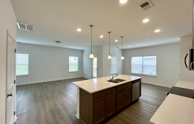 206 SUMMERLIN DR