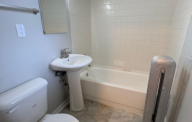 2 beds, 1 bath, 670 sqft, $1,200, Unit CA 129-3E