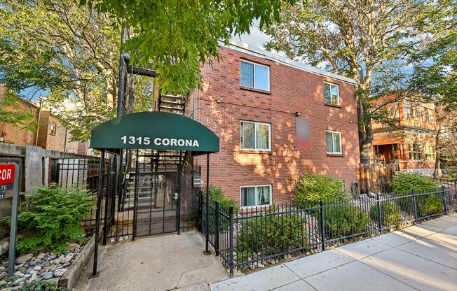 Corona Club Apartments