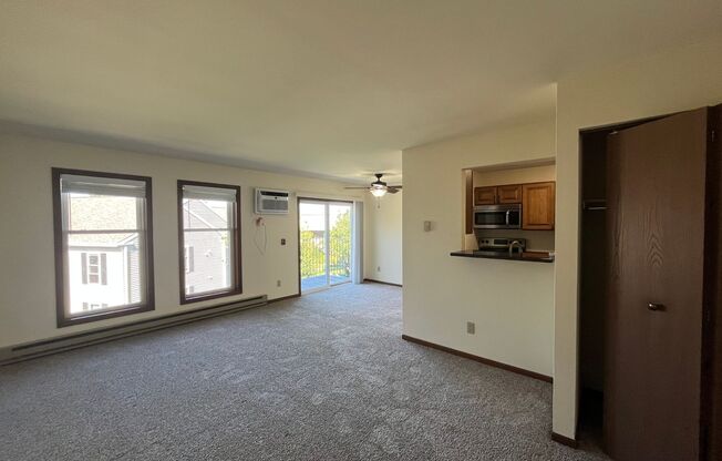 2 beds, 1 bath, 950 sqft, $1,695, Unit 7702RC